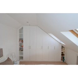 Шкафы под углом  для мансарды 